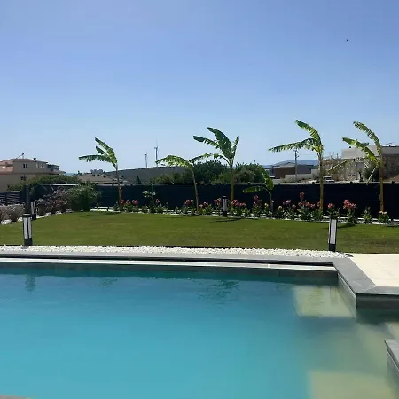 Luxurious In With Private Pool Cesme